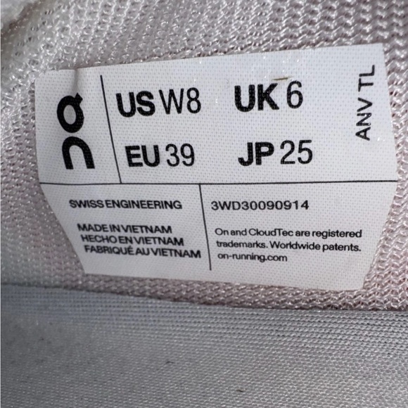 On CloudEclipse Flame Ivory Women’s Running shoes Size 8 - Picture 9 of 11